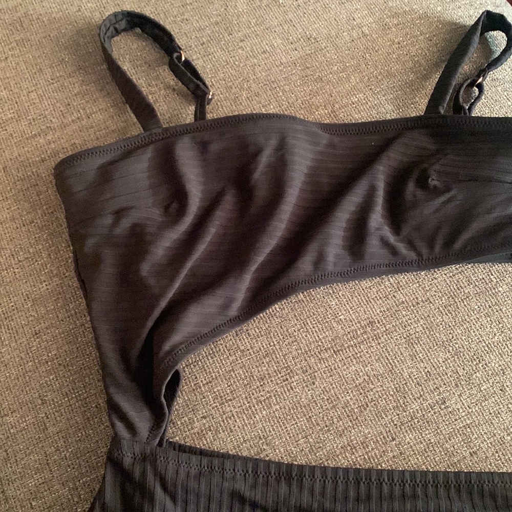 Bathing suit - Picture 2 of 3